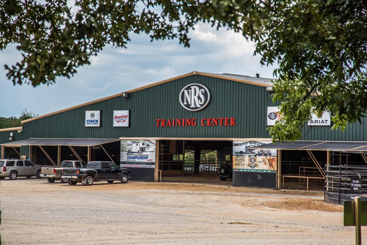 Nrs Event Center & Guest Ranch Hotel เดเคอเทอร์ ภายนอก รูปภาพ